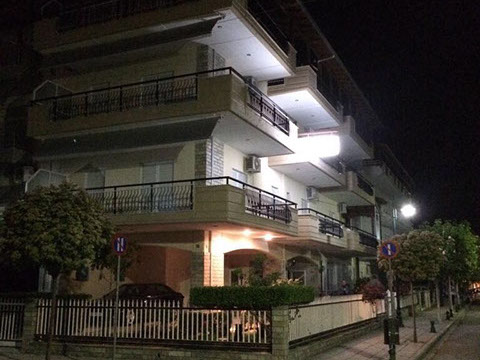 Το κτίριο το βράδυ